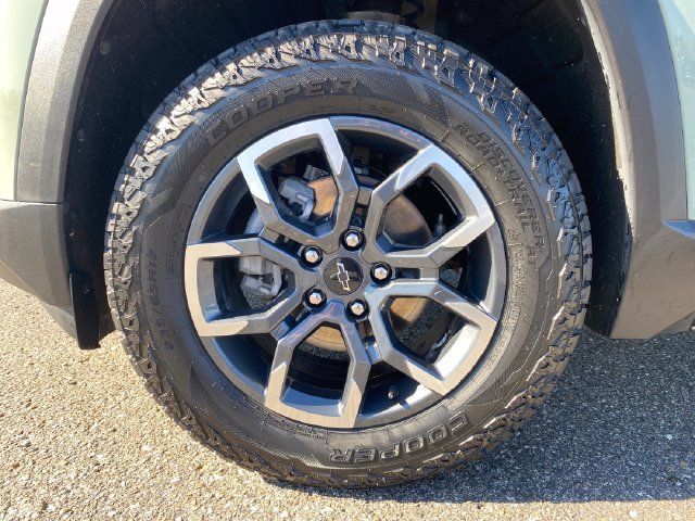 Certified 2025 Chevrolet Equinox ACTIV w/ Safety and Technology Package AWD/4WD image 24