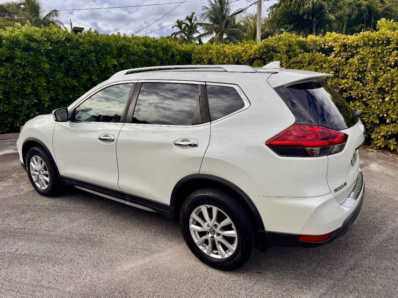 Used 2018 Nissan Rogue SV image 6