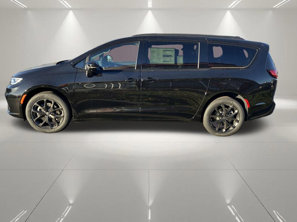 New 2026 Chrysler Pacifica Limited w/ S Appearance Package image 5