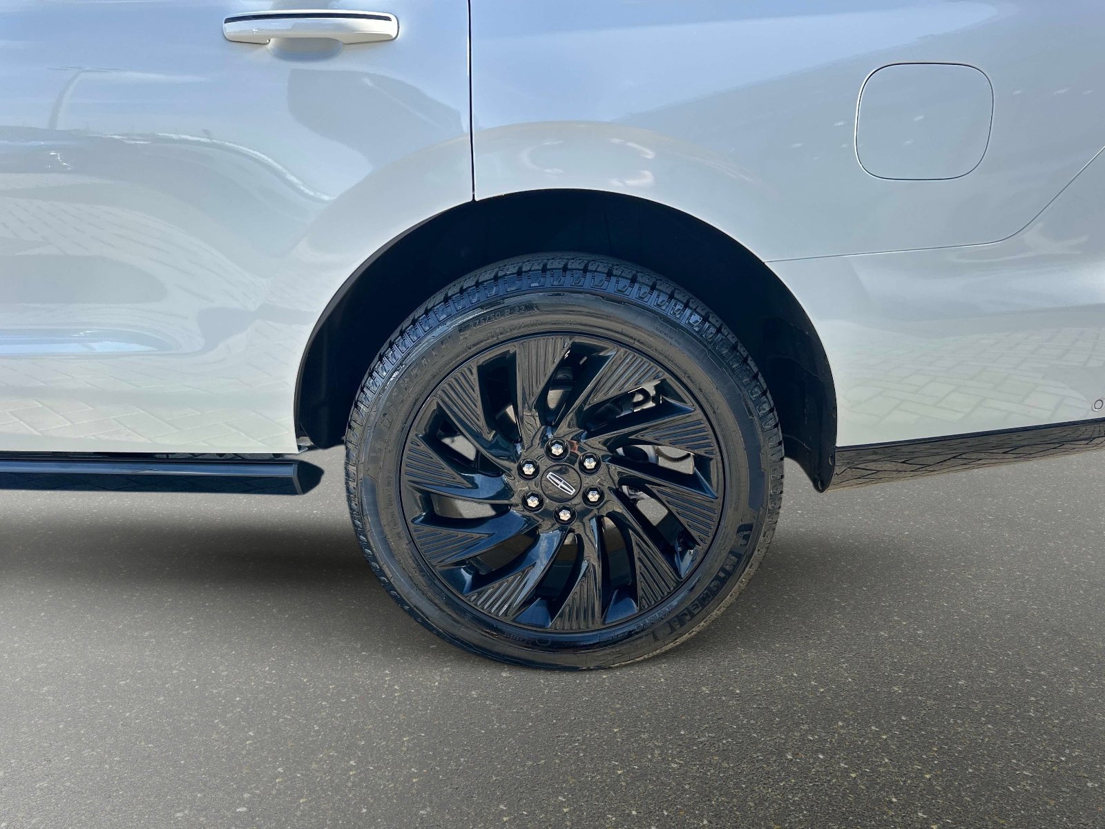 Used 2025 Lincoln Navigator Reserve w/ Jet Appearance Package image 11