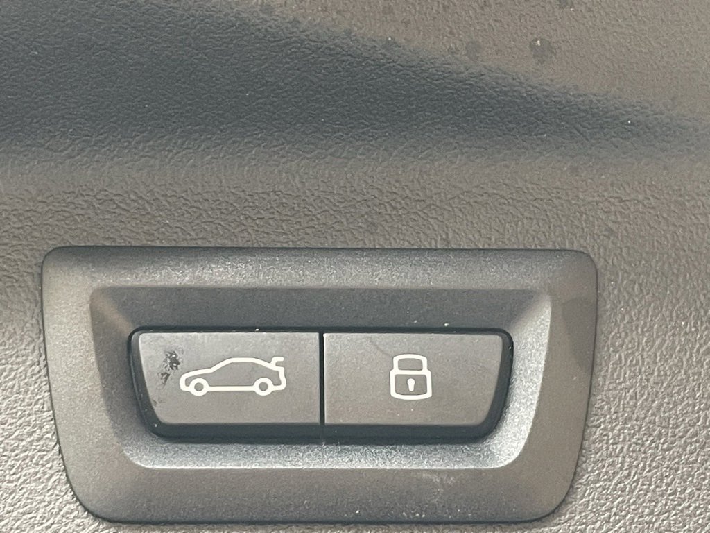 Used 2025 BMW X7 xDrive40i w/ M Sport Package image 28