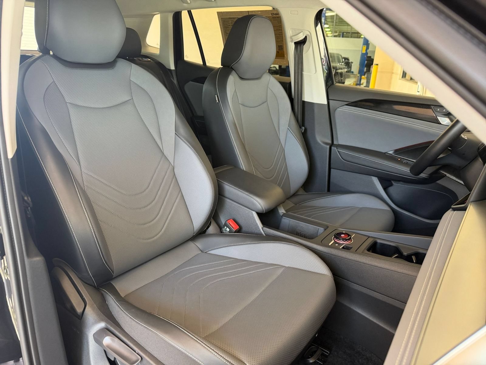 Used 2026 Volkswagen Tiguan SE FWD image 31