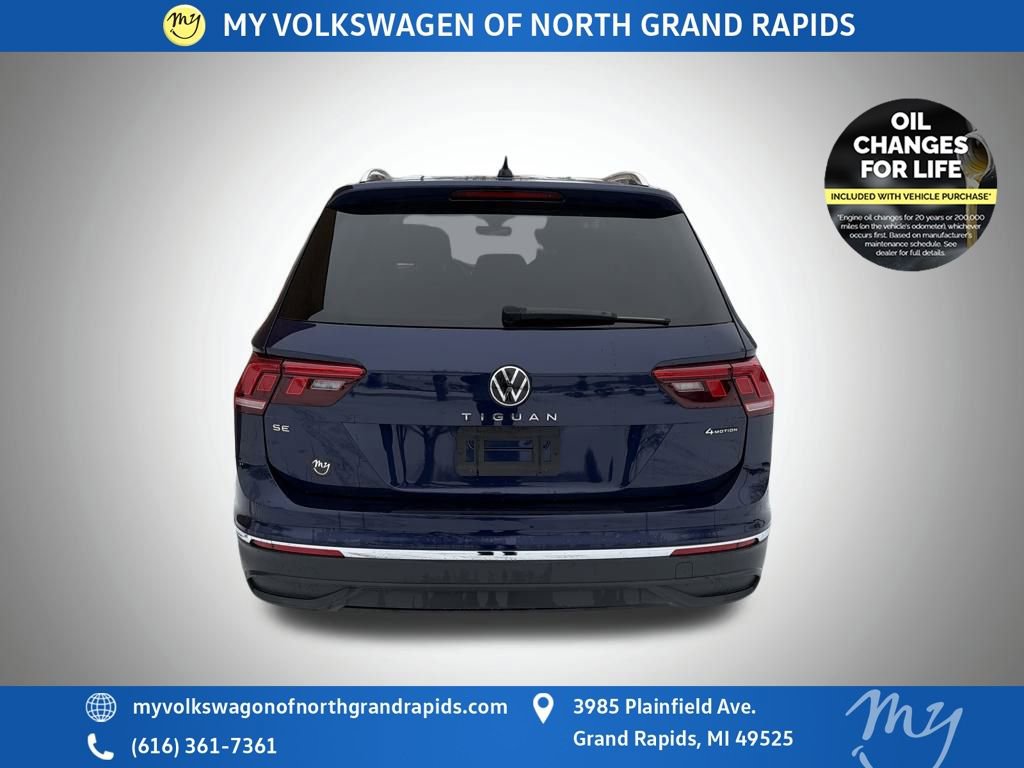 Used 2022 Volkswagen Tiguan SE w/ Panoramic Sunroof Package image 7