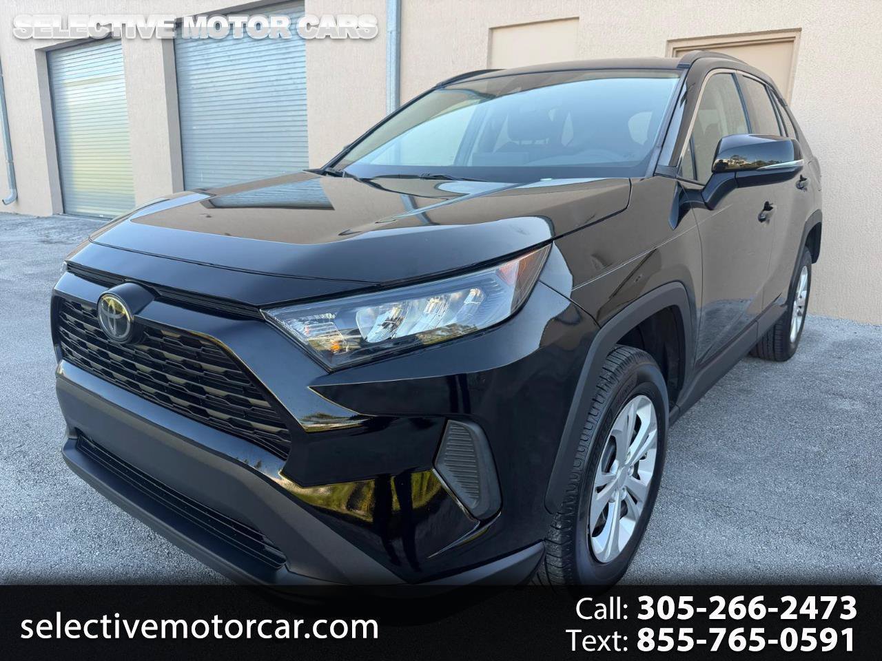 Used 2020 Toyota RAV4 LE FWD image 1