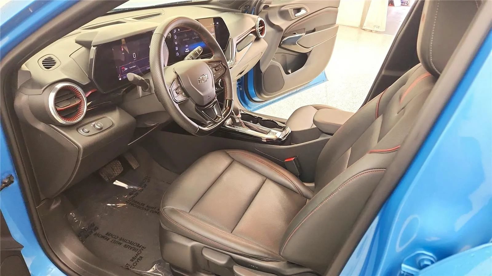 Used 2025 Chevrolet Trax RS w/ Sunroof Package FWD image 22