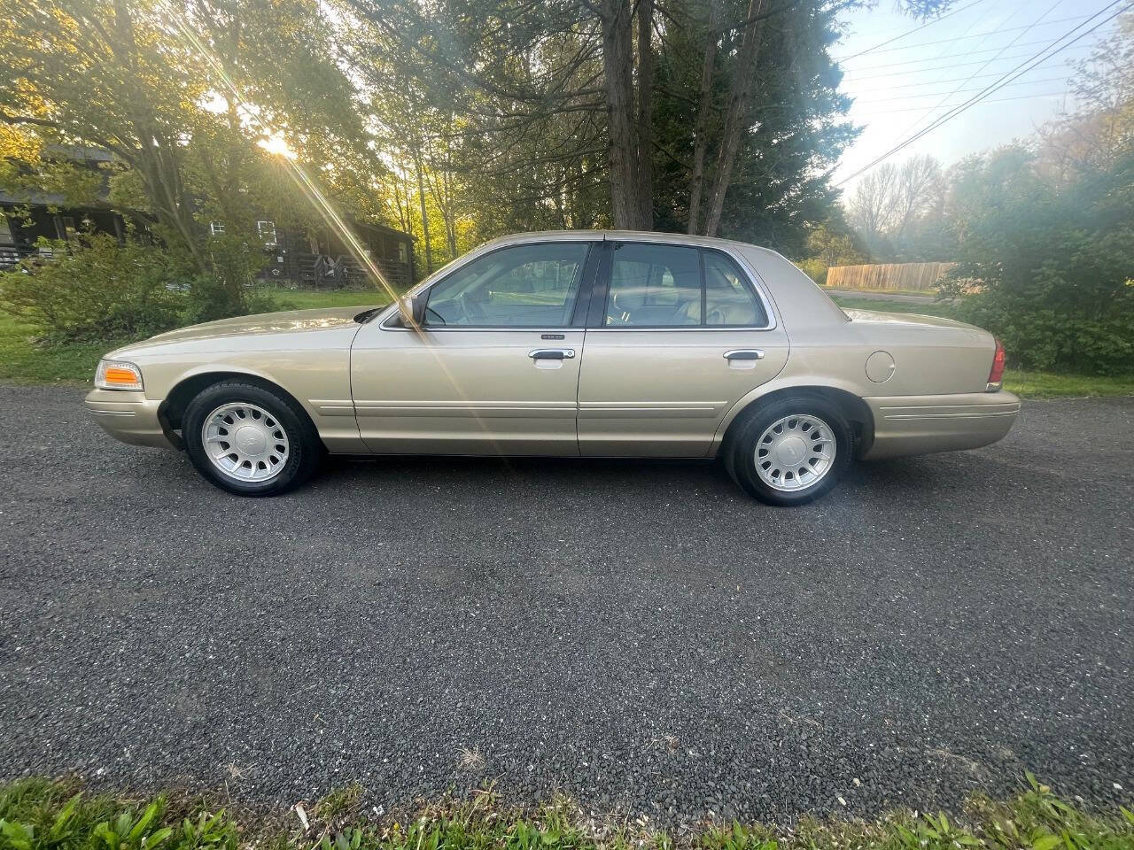 Used 2000 Ford Crown Victoria LX RWD image 6