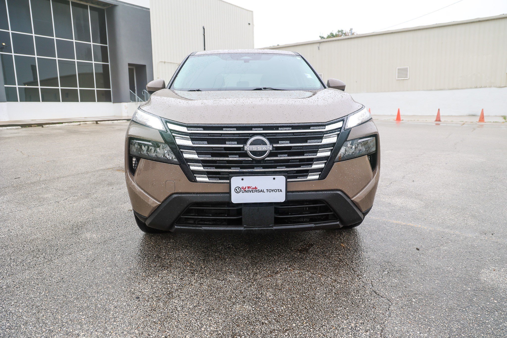 Used 2025 Nissan Rogue SV FWD image 3