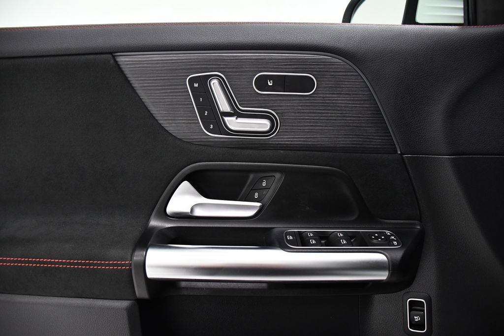 Used 2023 Mercedes-Benz GLA 250 4MATIC image 17
