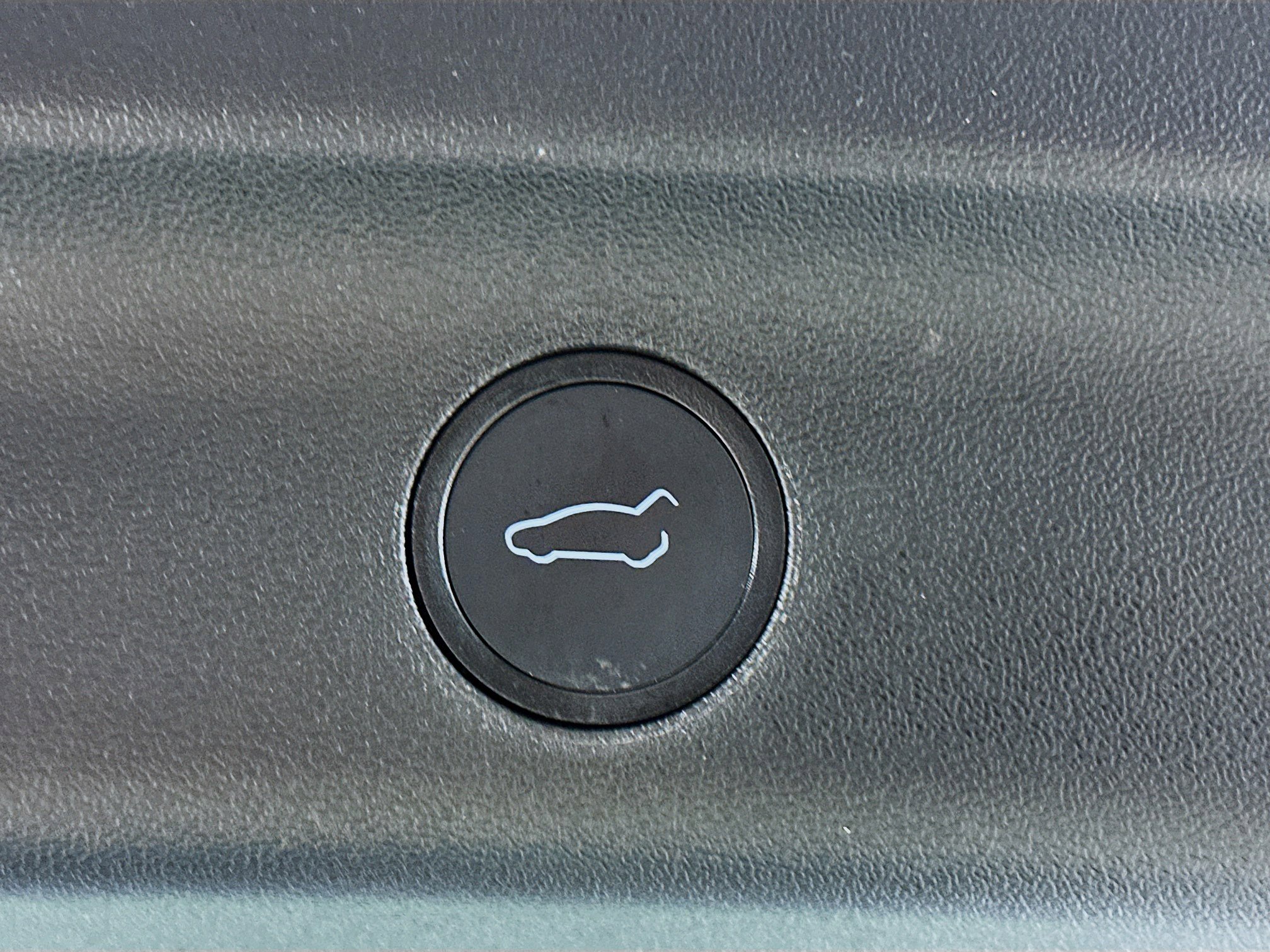 Used 2022 Tesla Model Y Long Range image 30