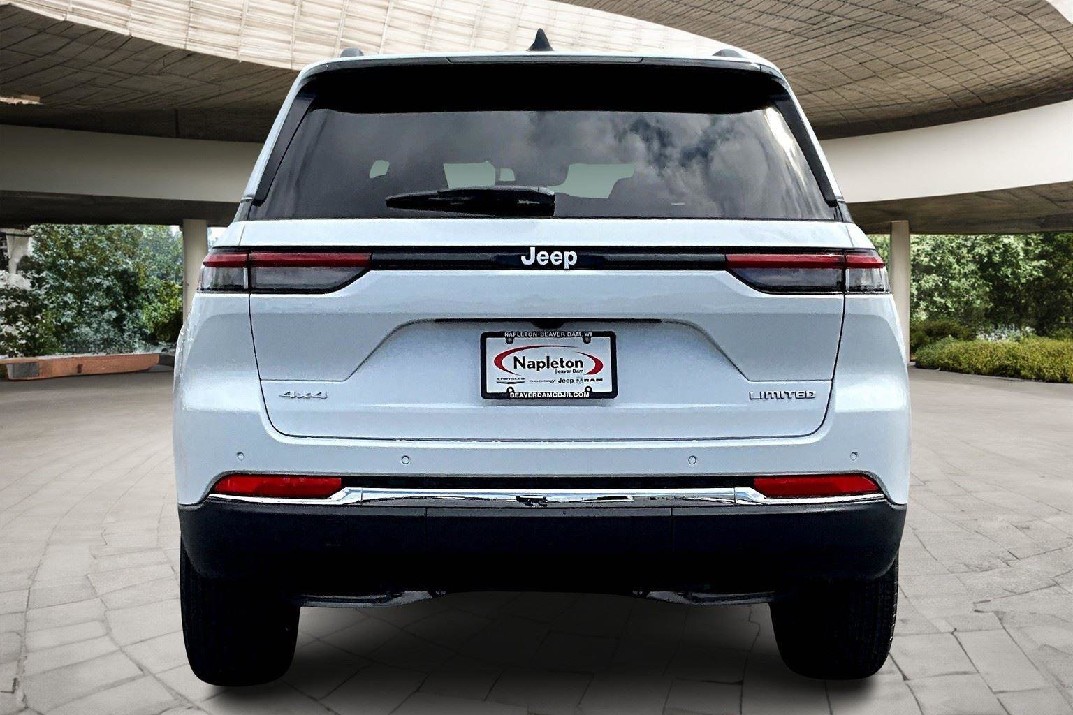 New 2025 Jeep Grand Cherokee Limited w/ Trailer Tow Package image 4