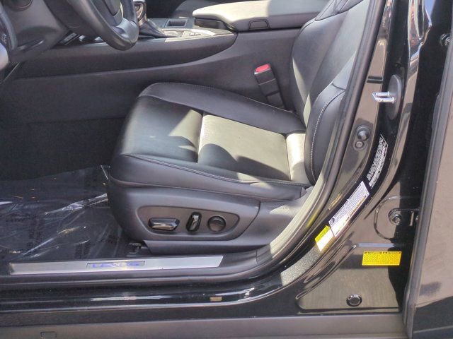 Used 2023 Lexus UX 250h FWD image 12