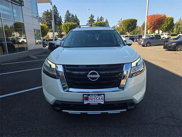 Used 2023 Nissan Pathfinder Platinum image 3