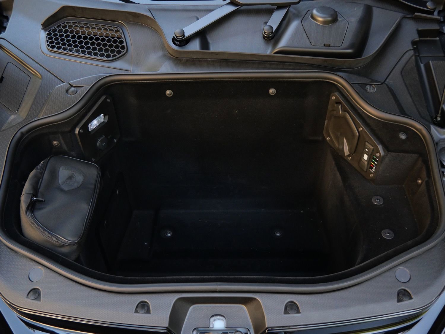 Used 2025 Lamborghini Revuelto AWD/4WD image 31