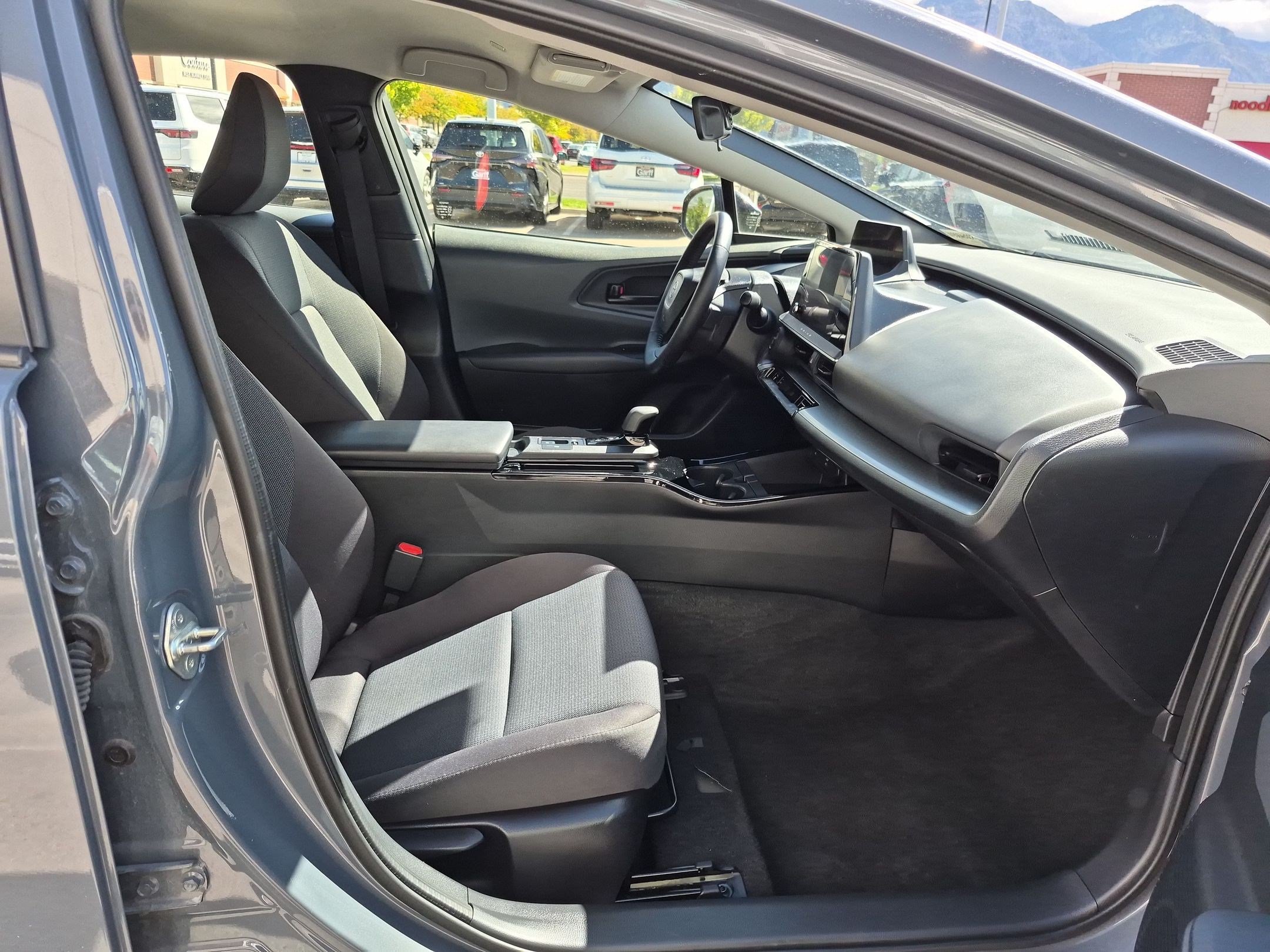 Used 2025 Toyota Prius LE FWD image 33