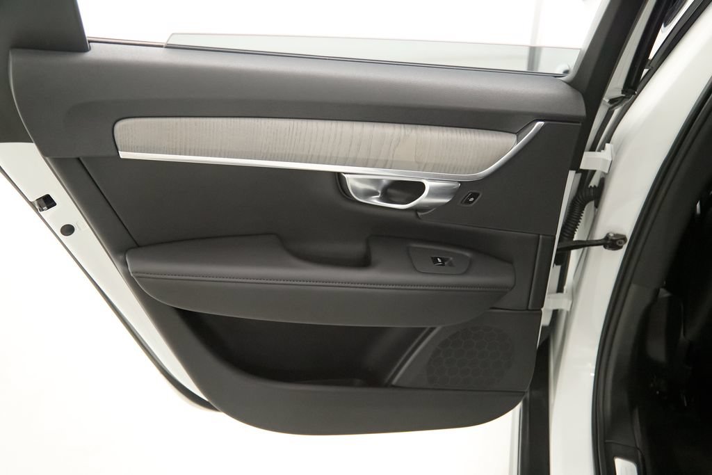 Certified 2025 Volvo V90 B6 Cross Country Plus AWD/4WD image 19
