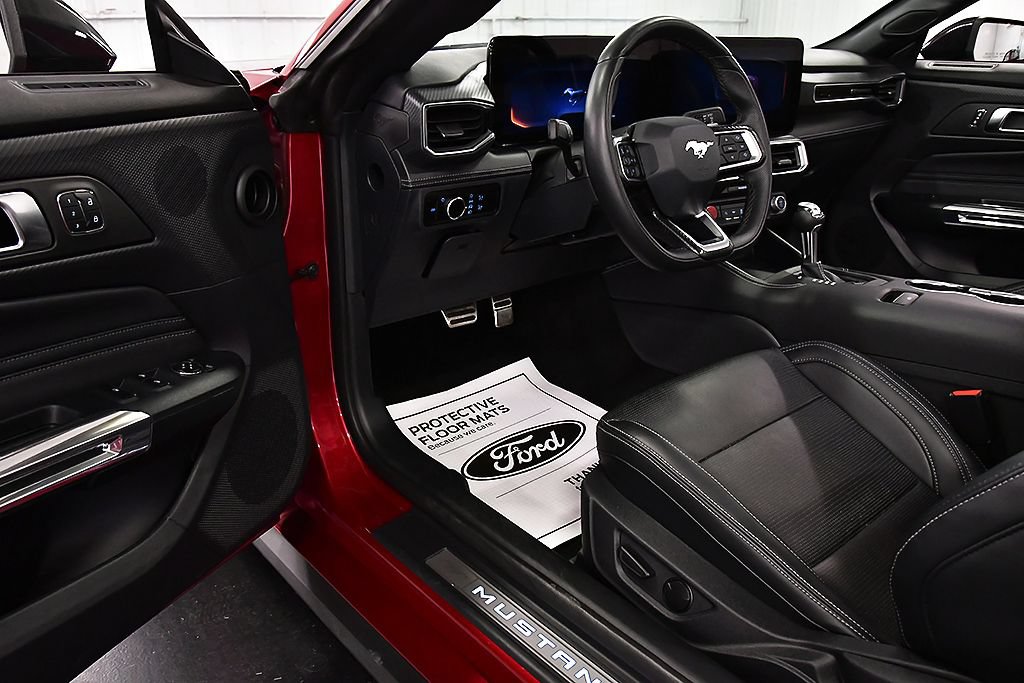 Used 2025 Ford Mustang GT Premium RWD image 15