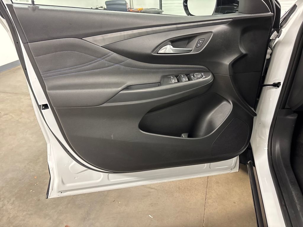 Used 2025 Buick Envista Sport Touring image 21