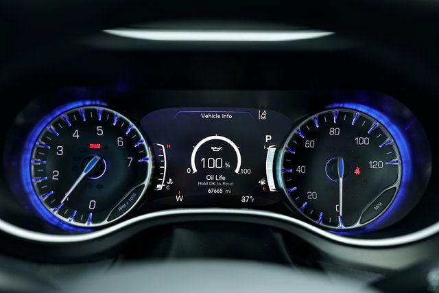 Used 2024 Chrysler Pacifica Touring-L image 31