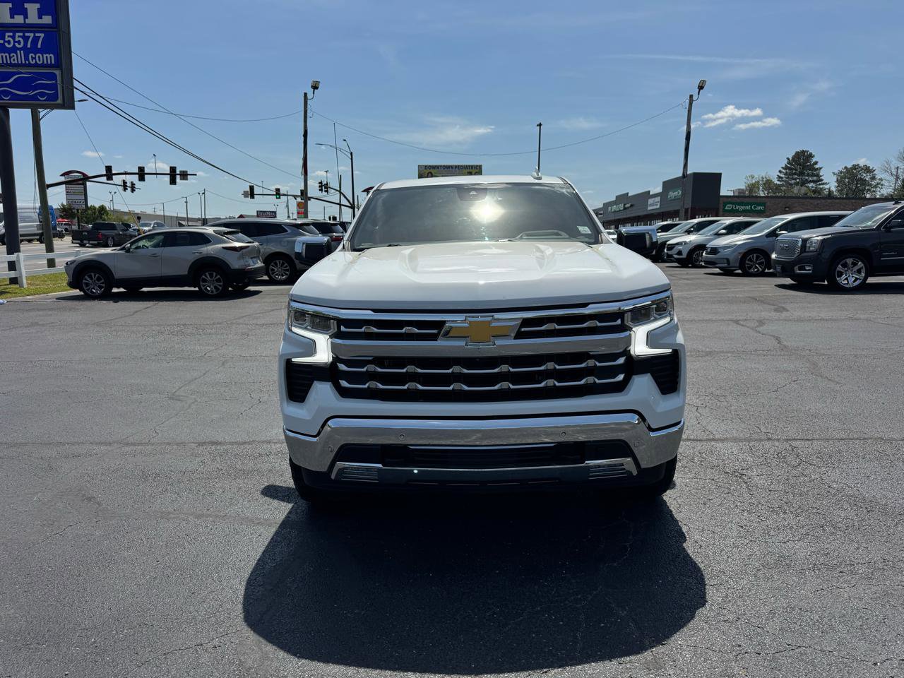 Used 2022 Chevrolet Silverado 1500 LTZ w/ Technology Package AWD/4WD image 3