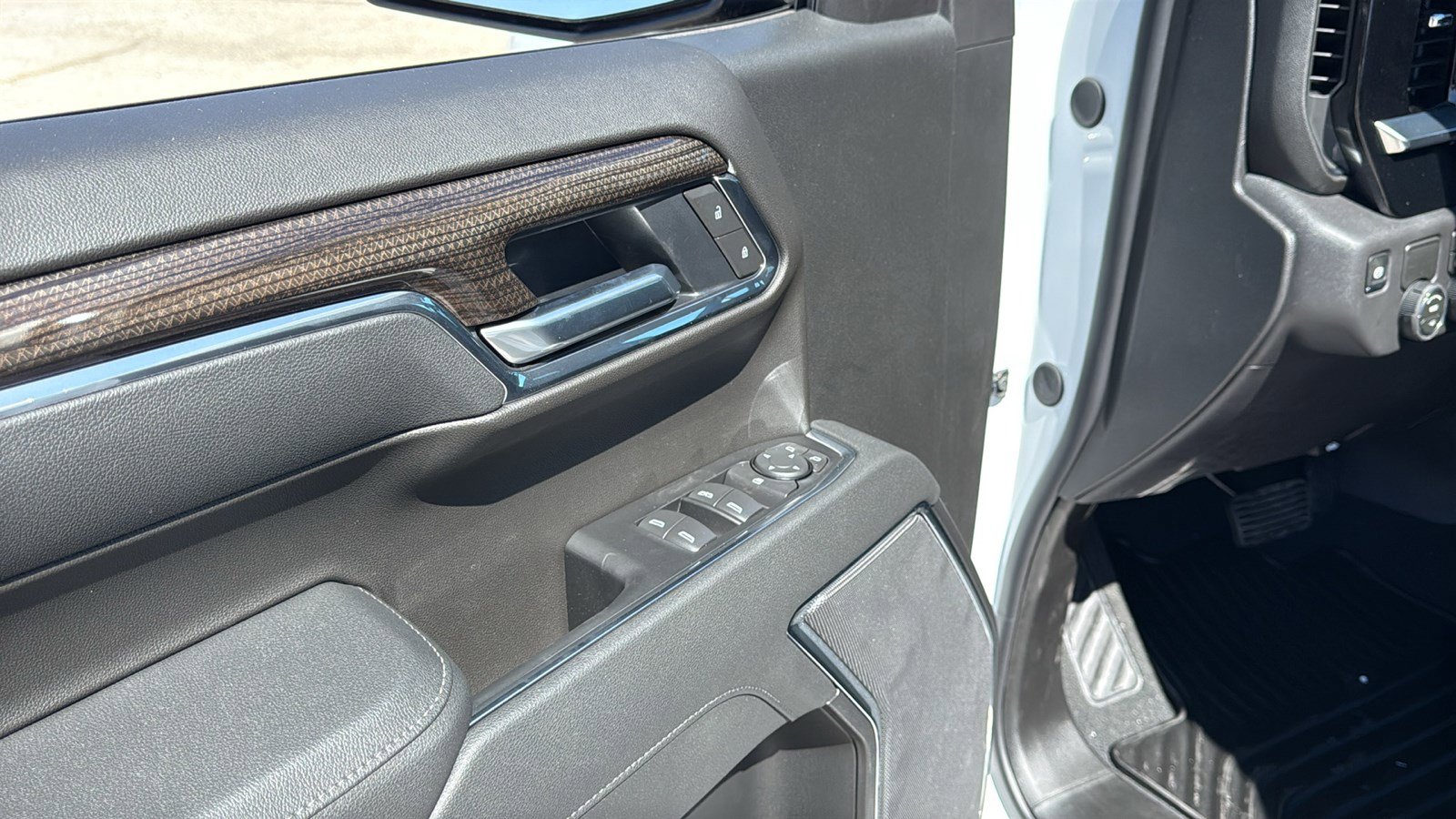 New 2026 Chevrolet Silverado 1500 LT w/ Texas Edition Plus RWD image 9