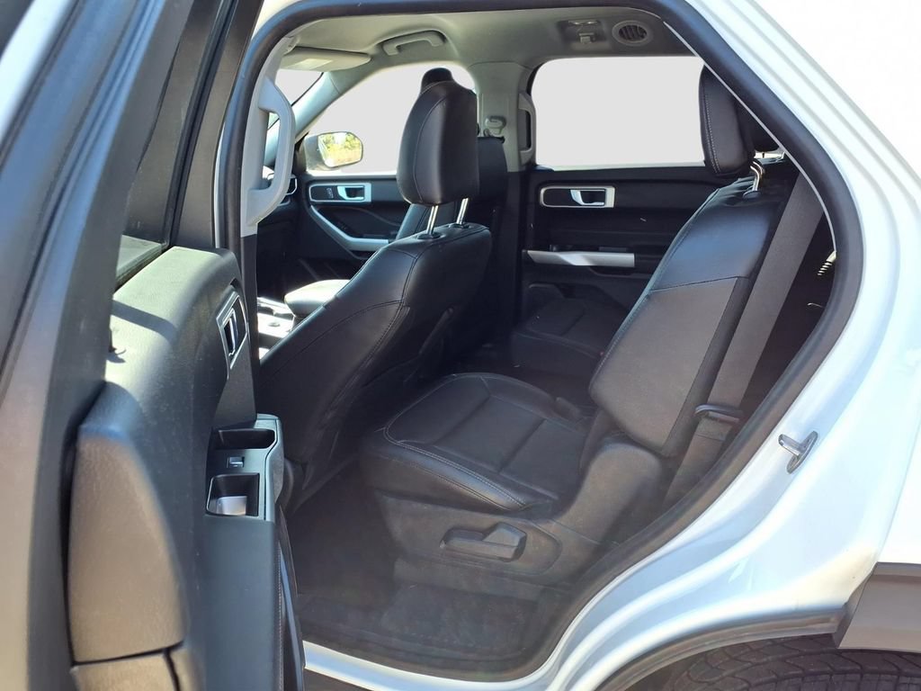 Used 2022 Ford Explorer XLT w/ Equipment Group 202A AWD/4WD image 29