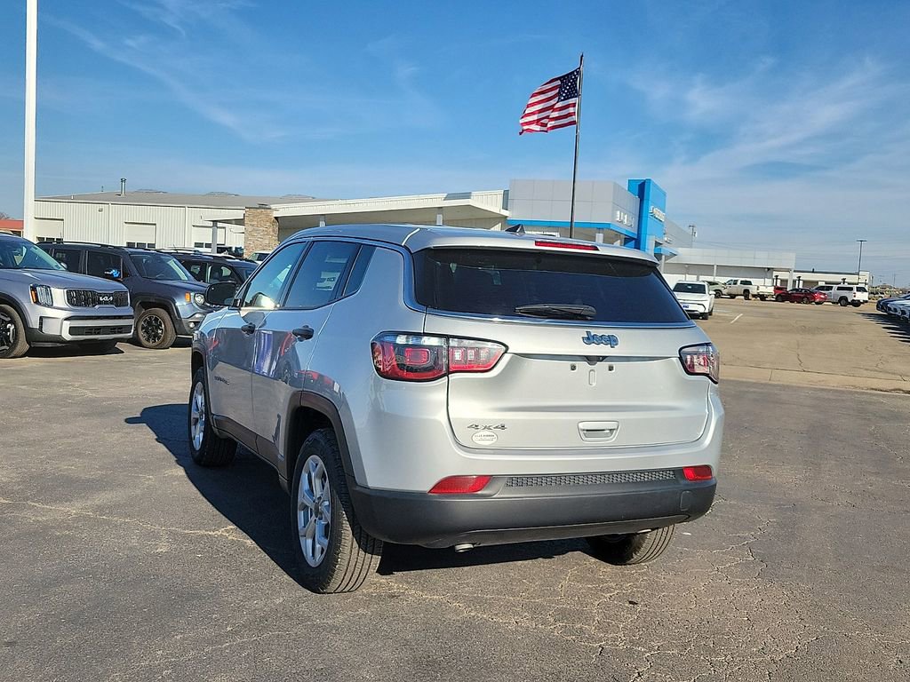 Used 2025 Jeep Compass Sport image 4