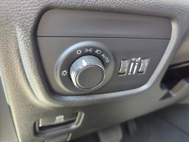 New 2025 Jeep Grand Cherokee Altitude image 17