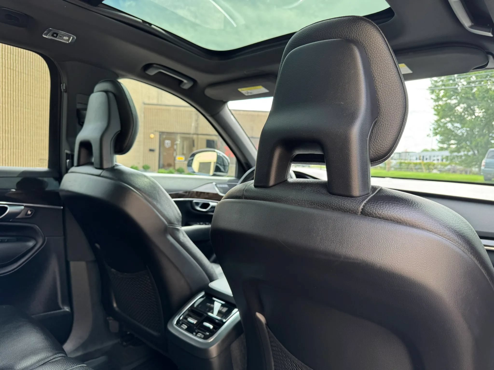 Used 2018 Volvo XC90 T6 Momentum w/ Convenience Package AWD/4WD image 33