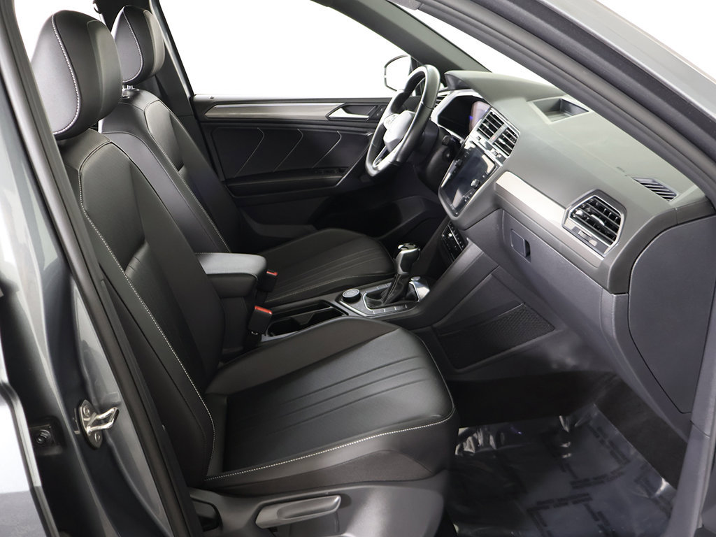 Certified 2023 Volkswagen Tiguan SE R-Line AWD/4WD image 31