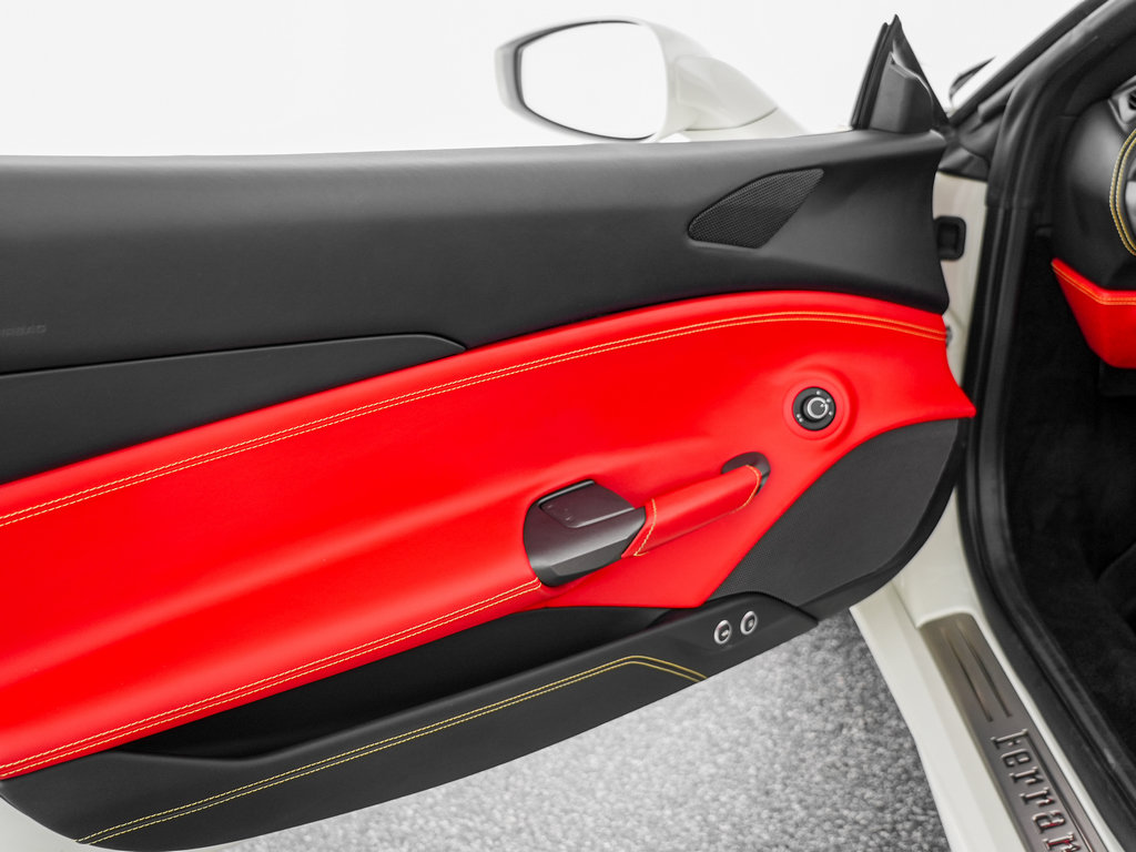 Used 2018 Ferrari 488 Spider RWD image 13