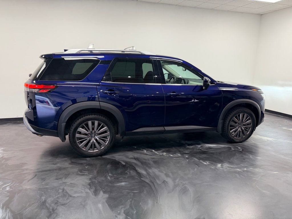 Used 2022 Nissan Pathfinder SL AWD/4WD image 10