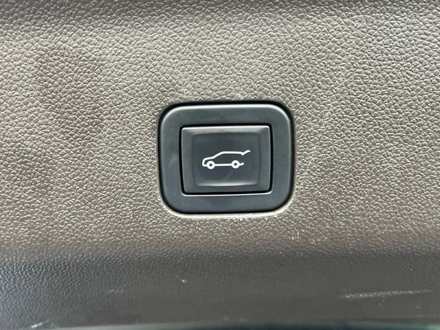 Used 2021 Chevrolet Suburban LT image 7