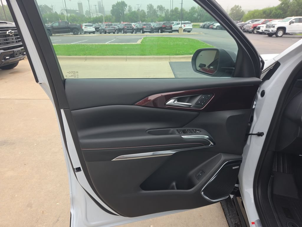 New 2027 Chevrolet Traverse RS w/ LPO, Floor Liner Package AWD/4WD image 26
