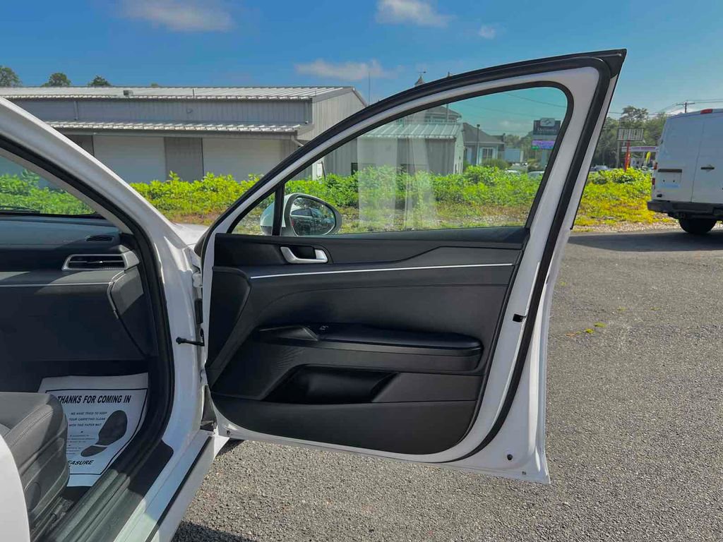 Used 2023 Kia K5 LXS image 14