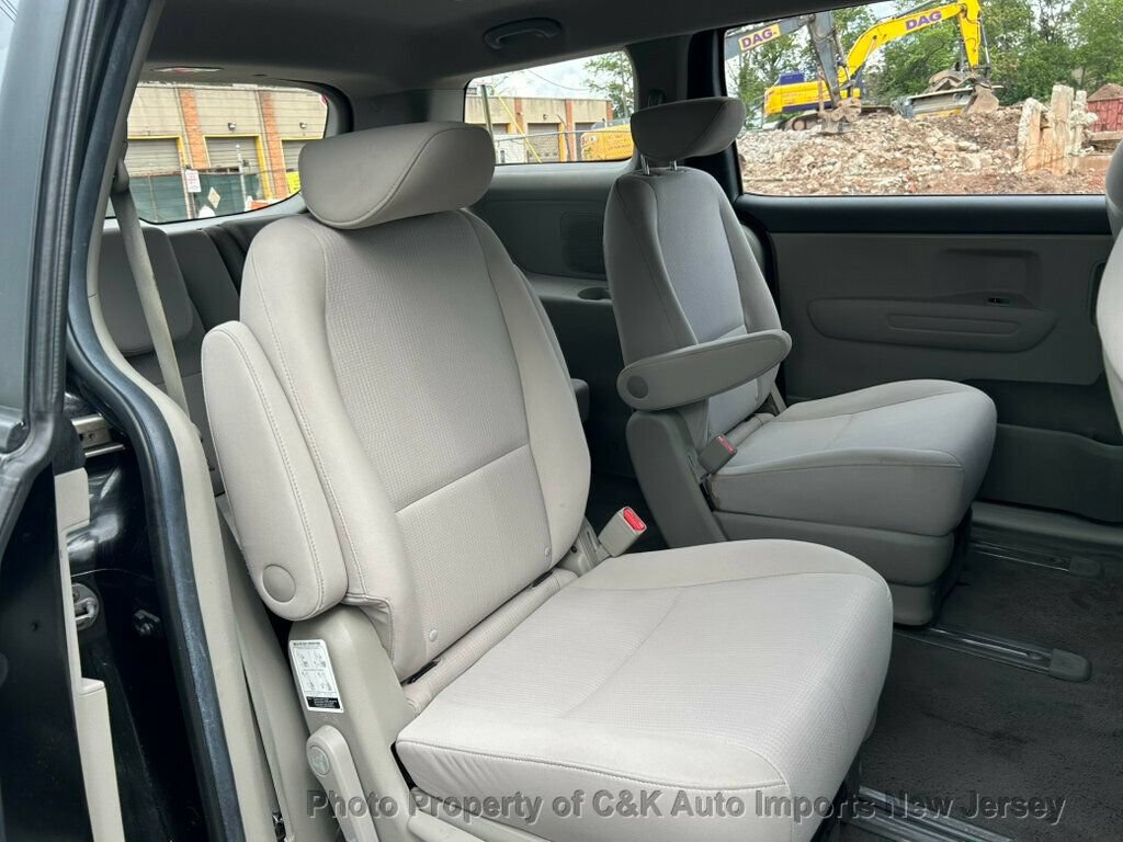 Used 2019 Kia Sedona L FWD image 37
