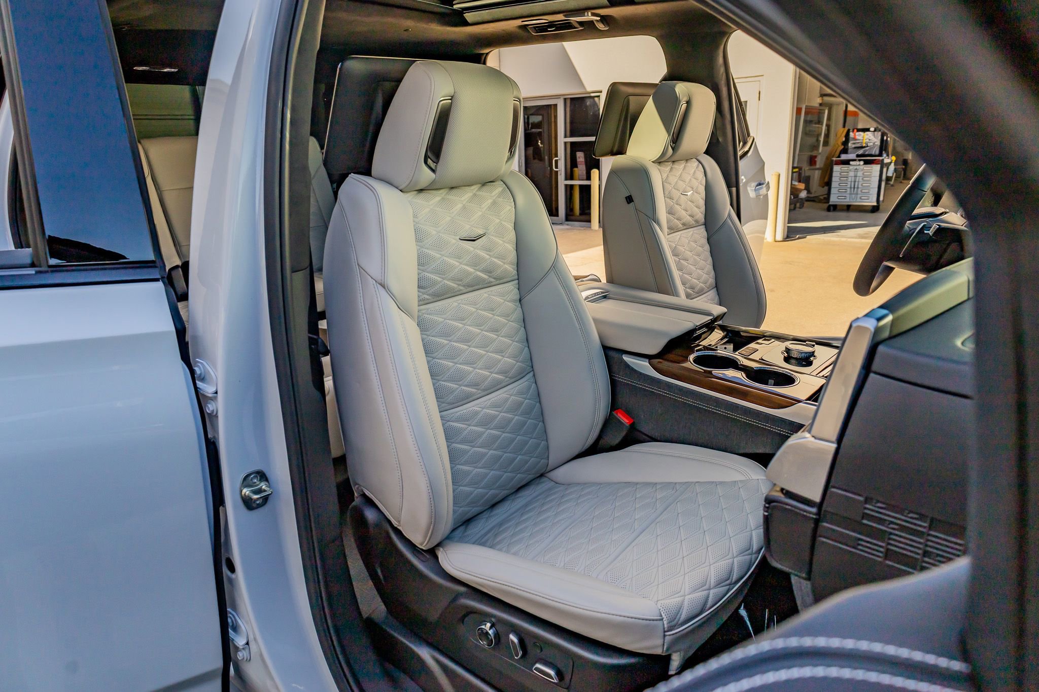 Used 2026 Cadillac Escalade Platinum Sport w/ LPO, ONYX Package image 31