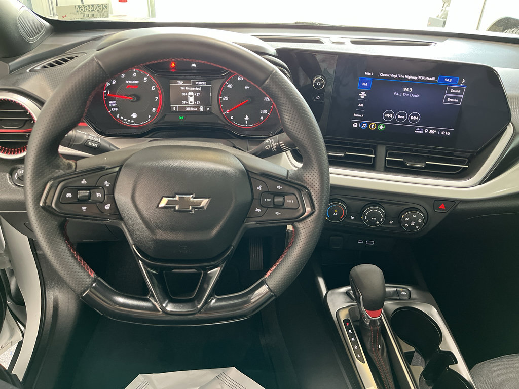 Used 2024 Chevrolet Trax RS w/ Sunroof Package FWD image 14