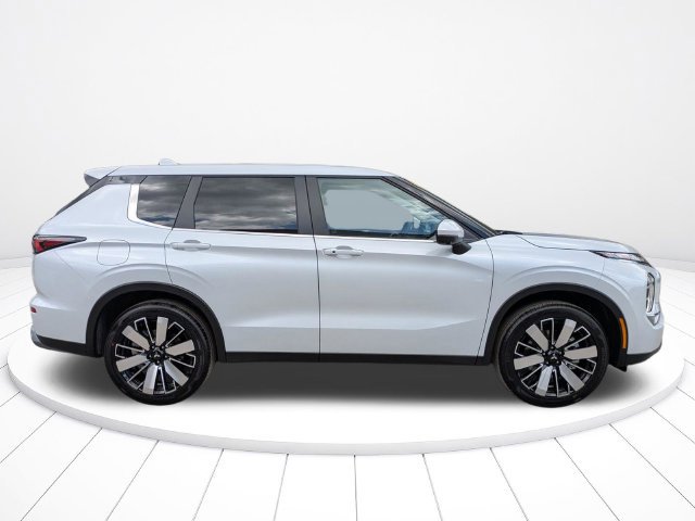 New 2026 Mitsubishi Outlander SE FWD image 3