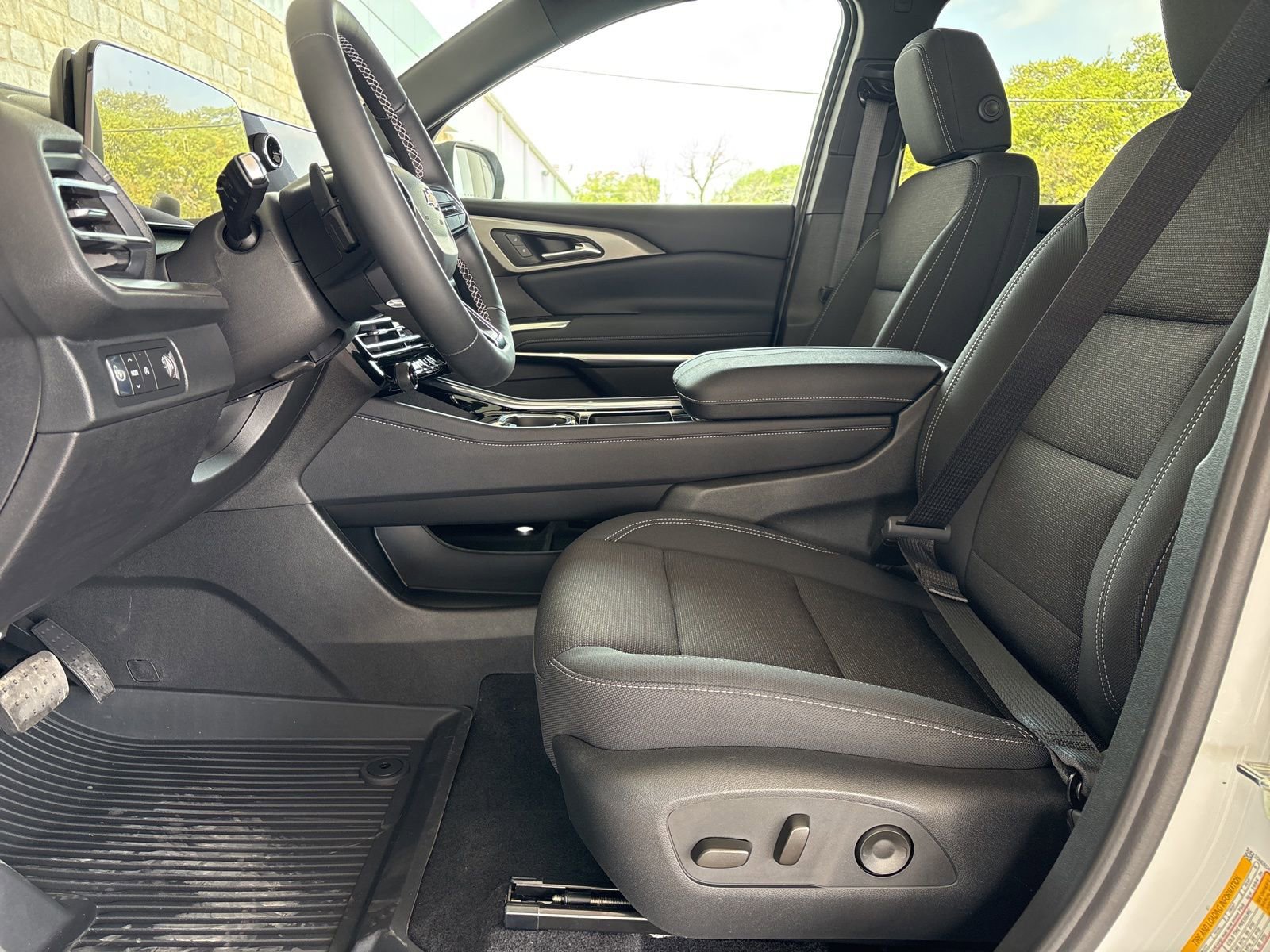New 2026 Chevrolet Traverse LT image 14