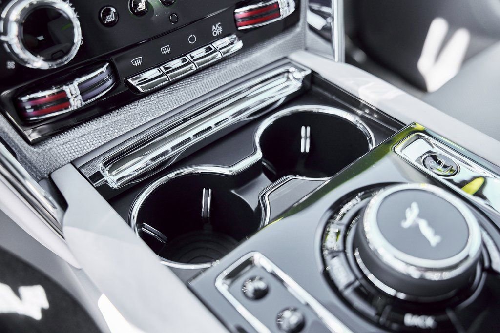 Used 2024 Rolls-Royce Cullinan image 88