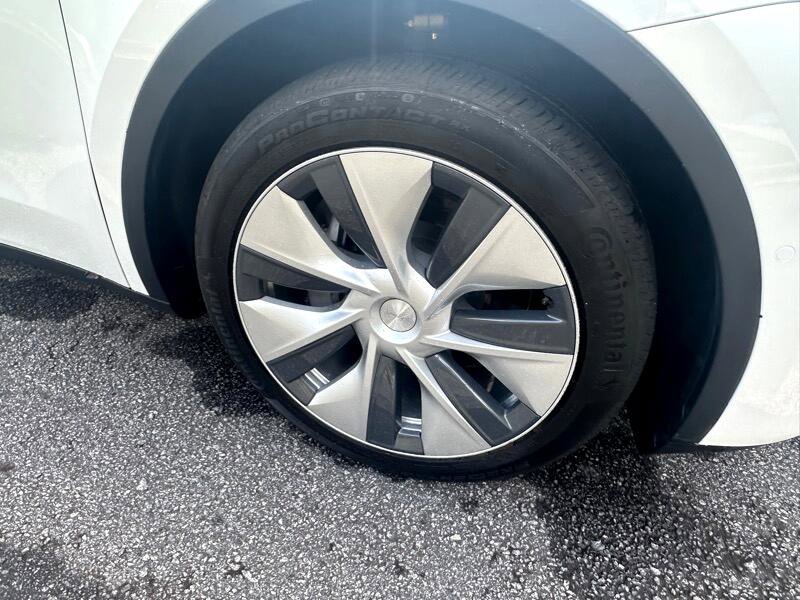 Used 2021 Tesla Model Y Long Range image 39