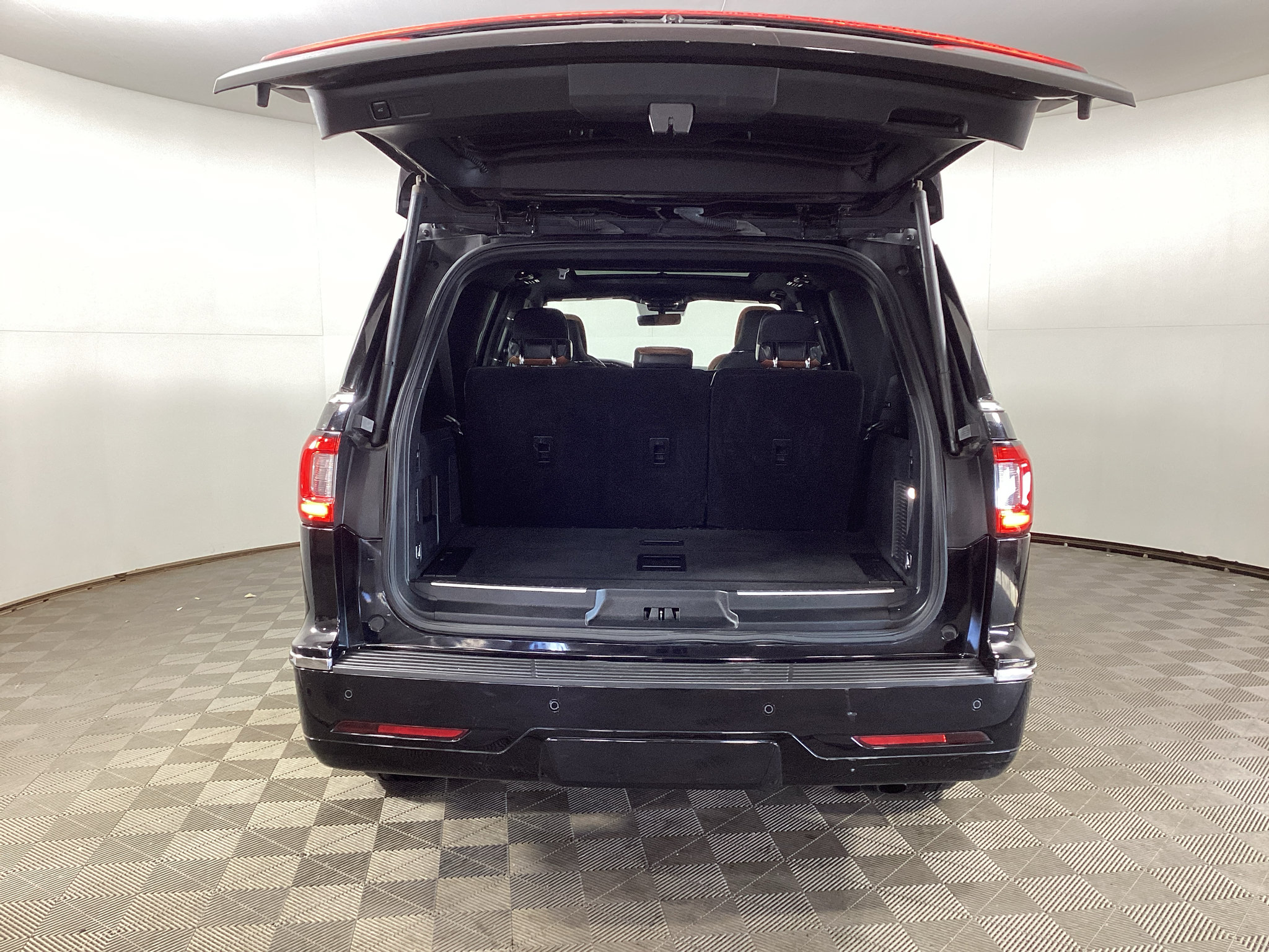 Used 2021 Lincoln Navigator L Reserve AWD/4WD image 31