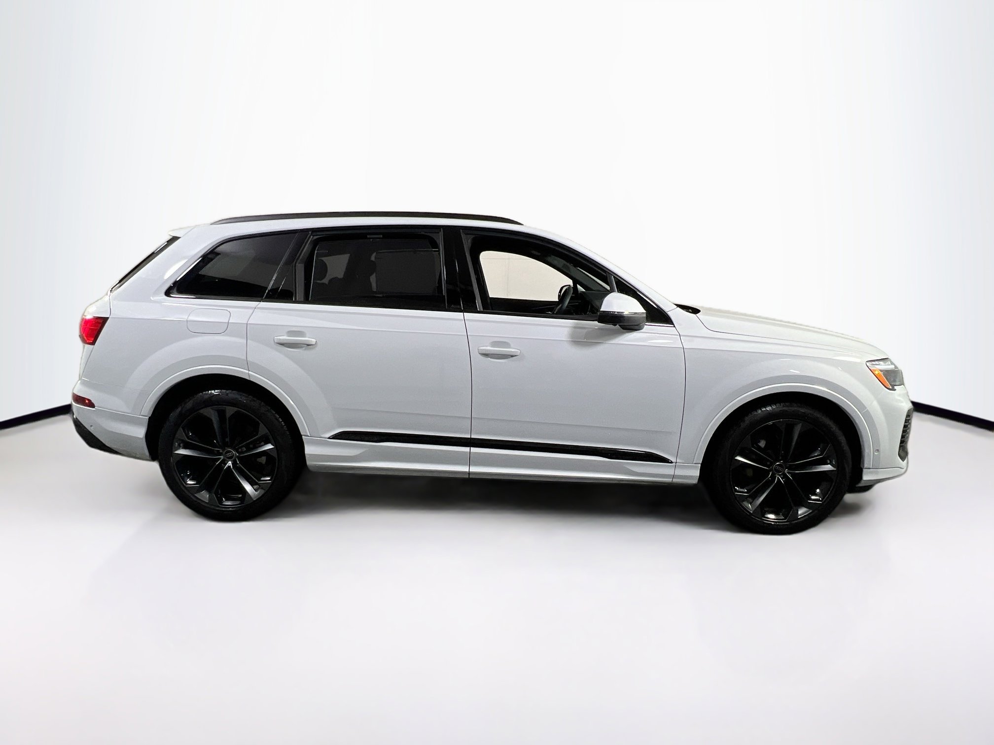 Used 2025 Audi Q7 3.0T Prestige image 4