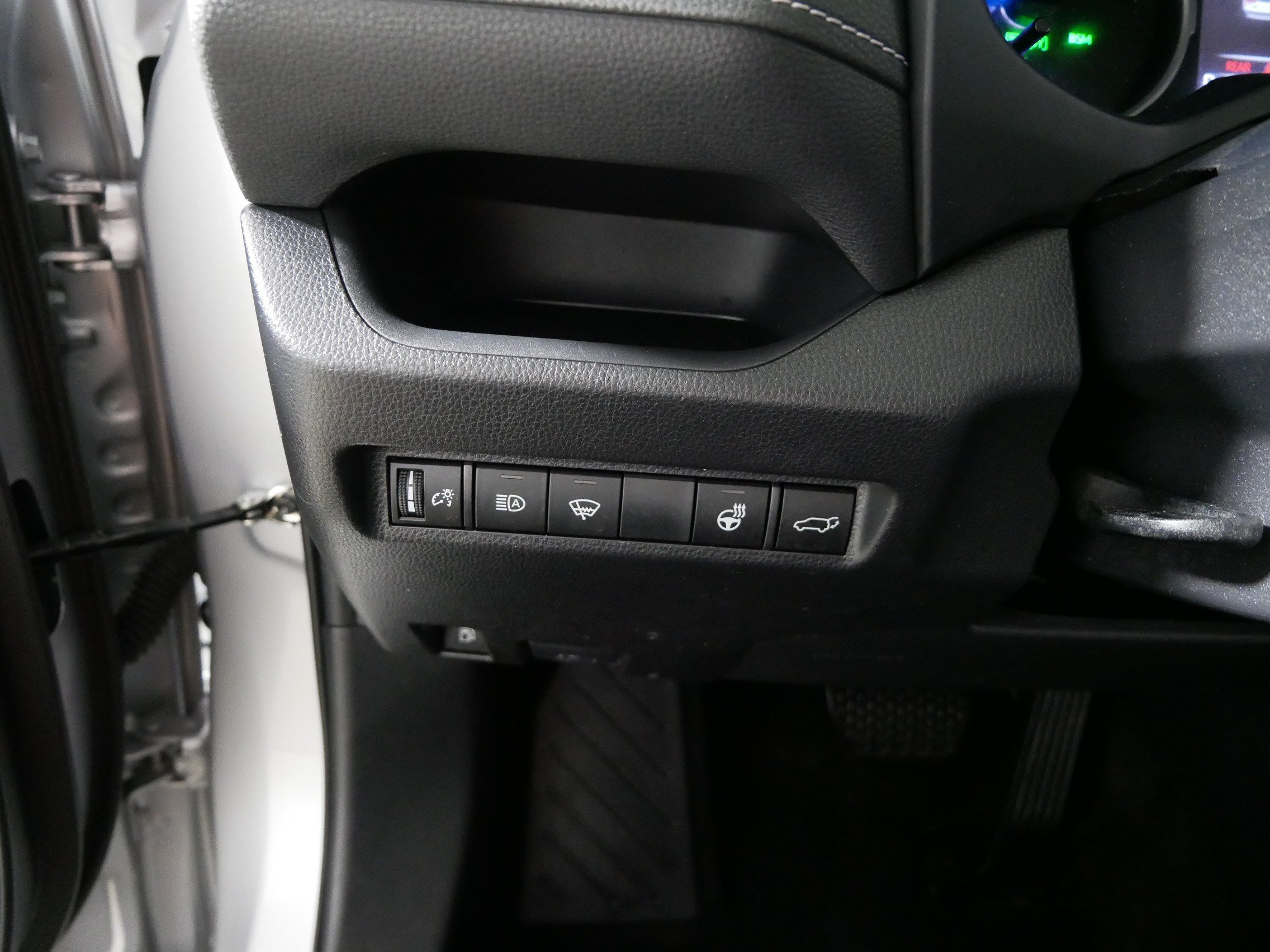 Used 2021 Toyota RAV4 XLE Premium AWD/4WD image 26