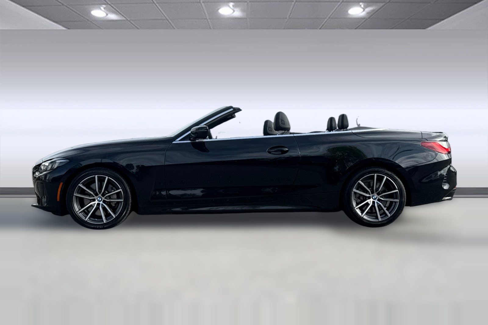 Used 2025 BMW 430i Convertible image 2