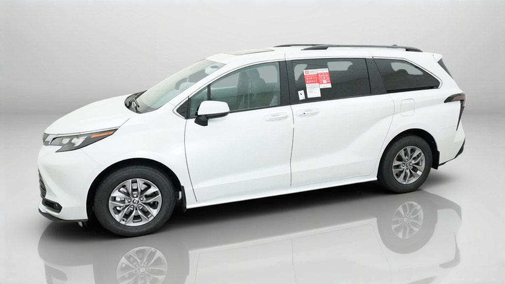 New 2026 Toyota Sienna XLE FWD image 5