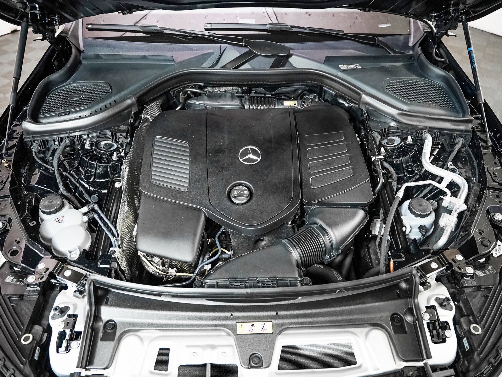 Used 2024 Mercedes-Benz GLC 300 image 3