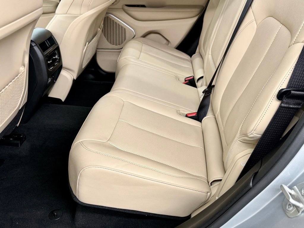 Used 2023 Jeep Grand Cherokee Limited w/ Luxury Tech Group II image 37