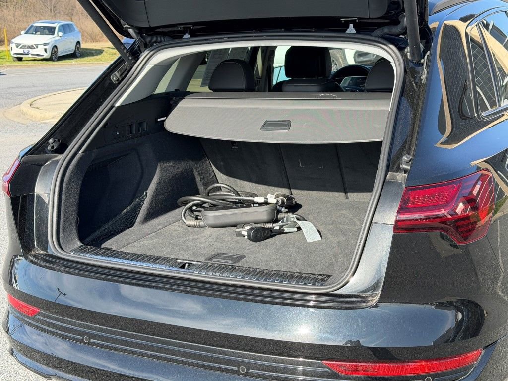 Certified 2022 Audi e-tron Premium w/ Convenience Plus Package image 17
