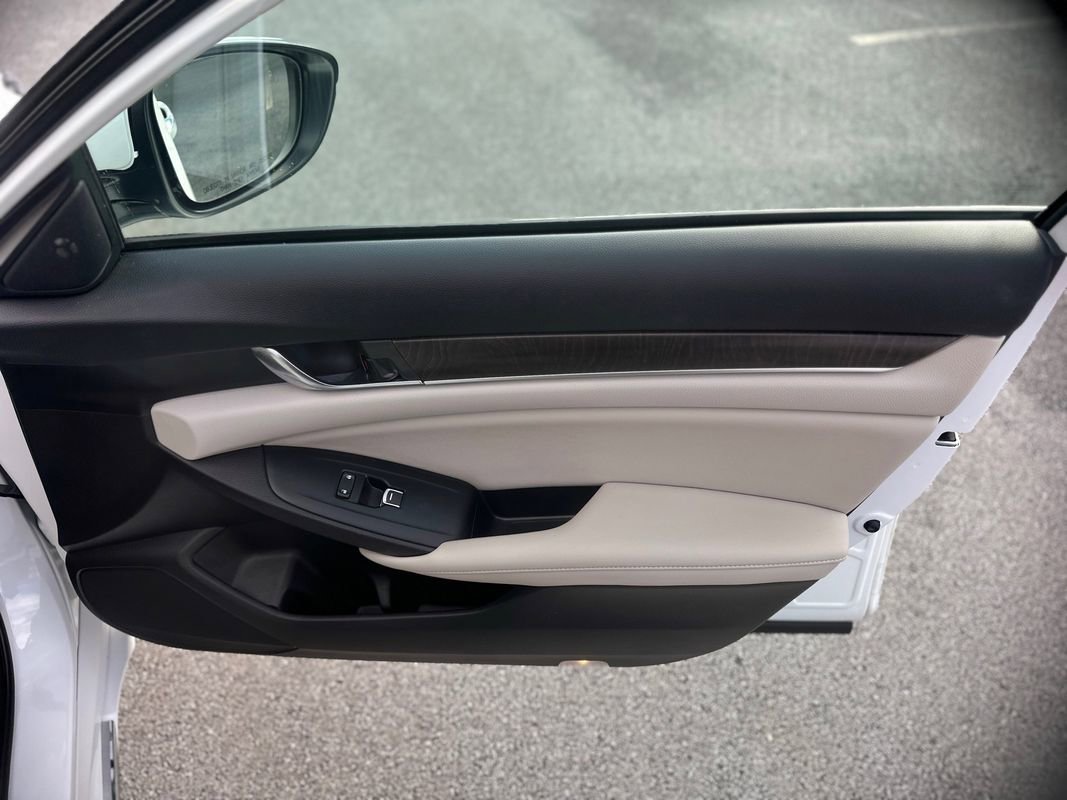 Used 2019 Honda Accord Touring image 15